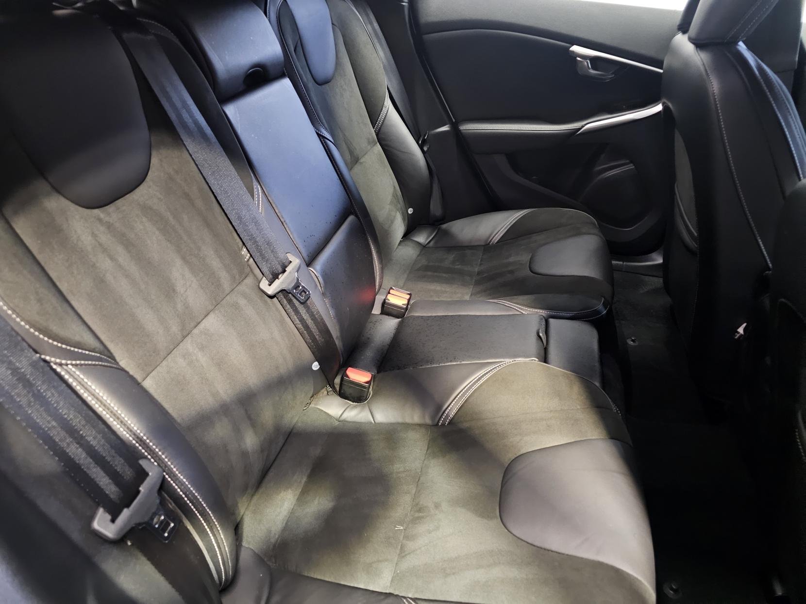 Volvo V40 2.0 D2 R-Design Nav Plus Hatchback 5dr Diesel Manual Euro 6 (s/s) (120 ps)