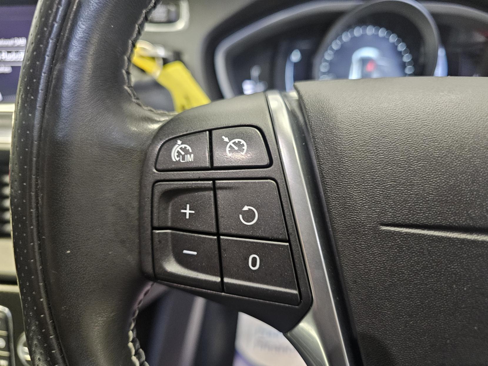 Volvo V40 2.0 D2 R-Design Nav Plus Hatchback 5dr Diesel Manual Euro 6 (s/s) (120 ps)