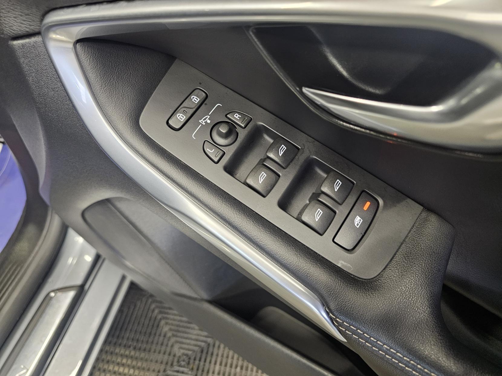 Volvo V40 2.0 D2 R-Design Nav Plus Hatchback 5dr Diesel Manual Euro 6 (s/s) (120 ps)