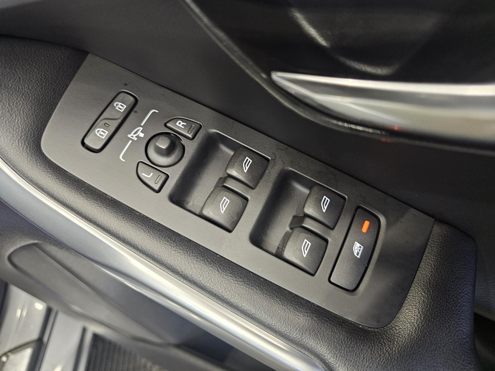 Volvo V40 2.0 D2 R-Design Nav Plus Hatchback 5dr Diesel Manual Euro 6 (s/s) (120 ps)