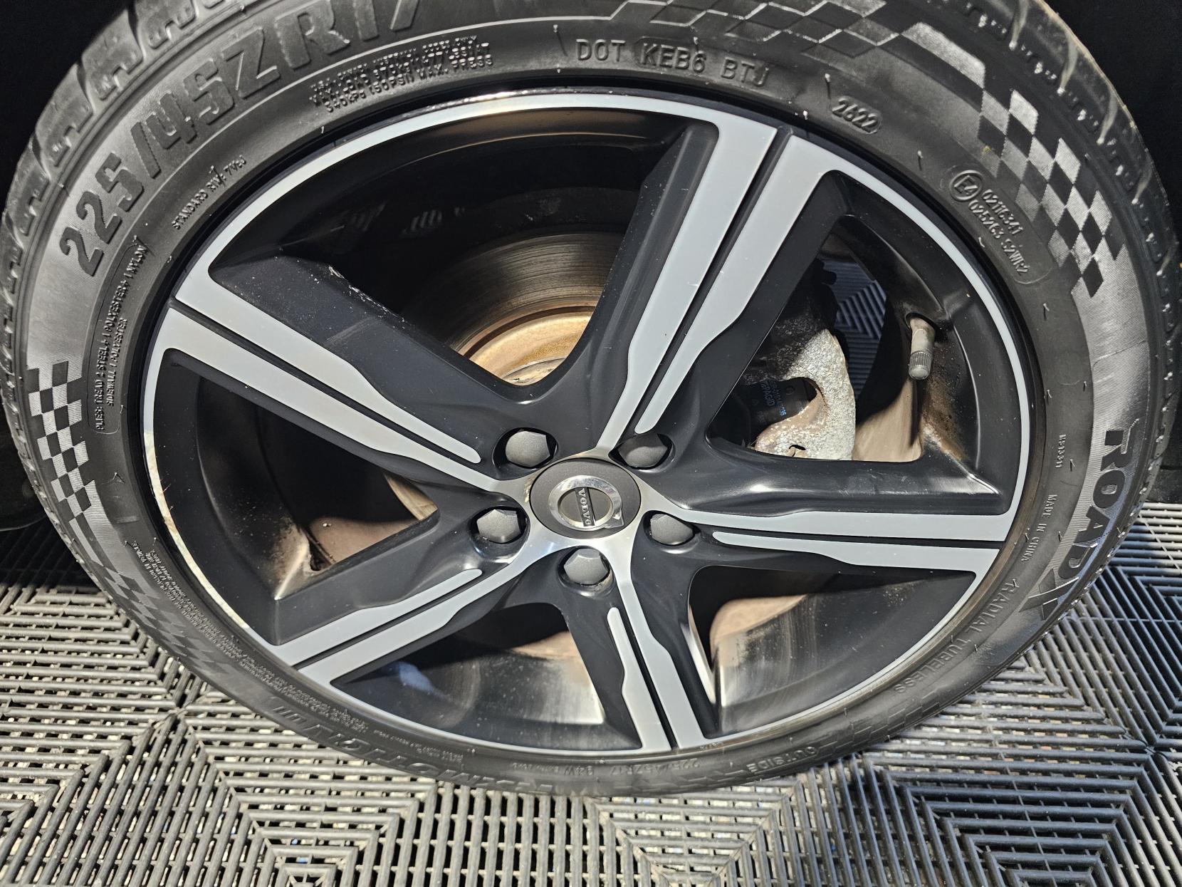 Volvo V40 2.0 D2 R-Design Nav Plus Hatchback 5dr Diesel Manual Euro 6 (s/s) (120 ps)