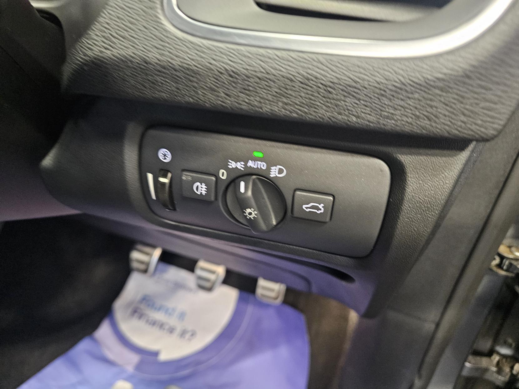 Volvo V40 2.0 D2 R-Design Nav Plus Hatchback 5dr Diesel Manual Euro 6 (s/s) (120 ps)