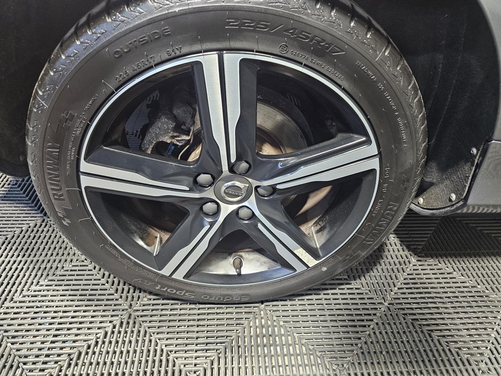 Volvo V40 2.0 D2 R-Design Nav Plus Hatchback 5dr Diesel Manual Euro 6 (s/s) (120 ps)