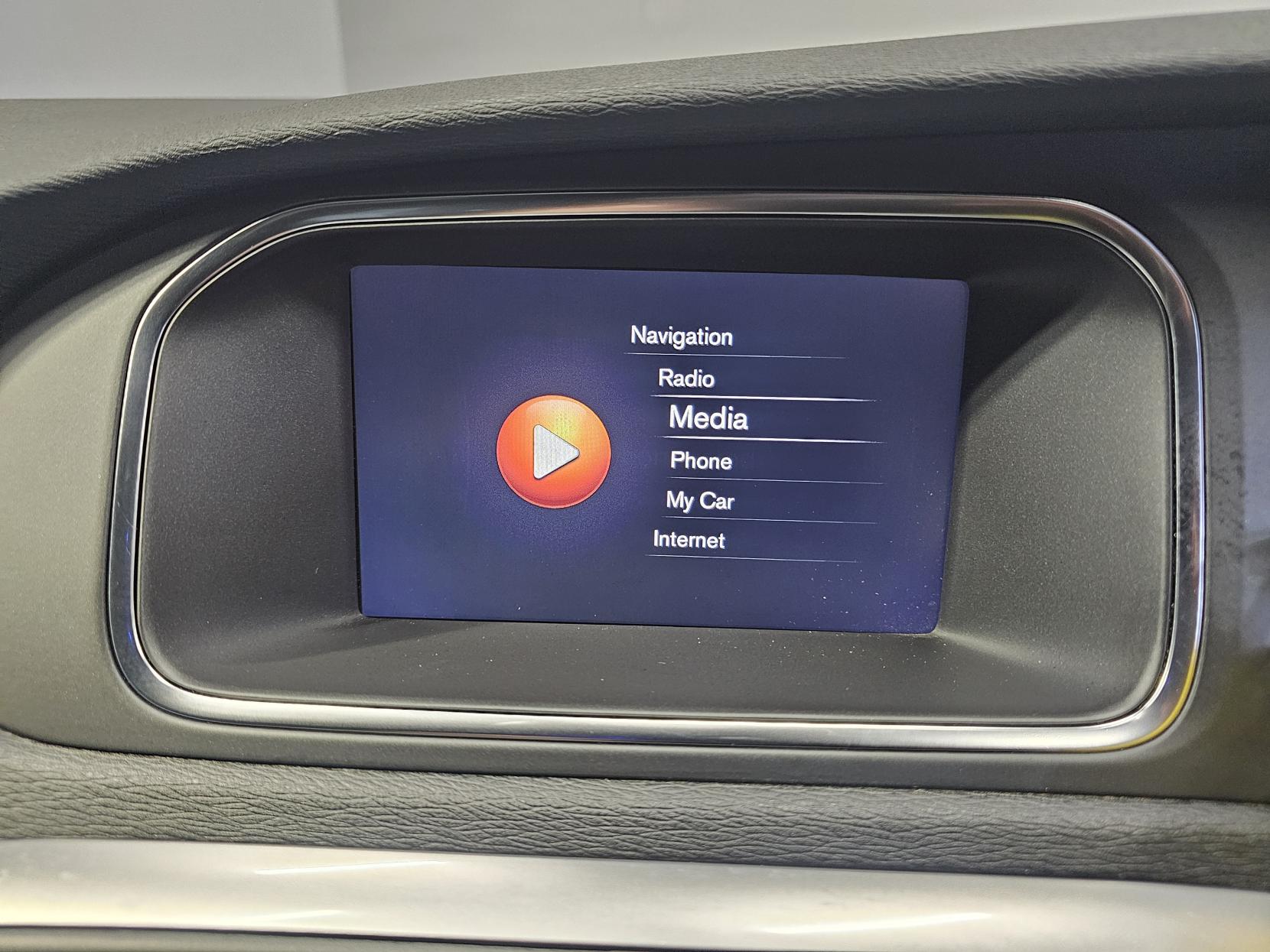 Volvo V40 2.0 D2 R-Design Nav Plus Hatchback 5dr Diesel Manual Euro 6 (s/s) (120 ps)