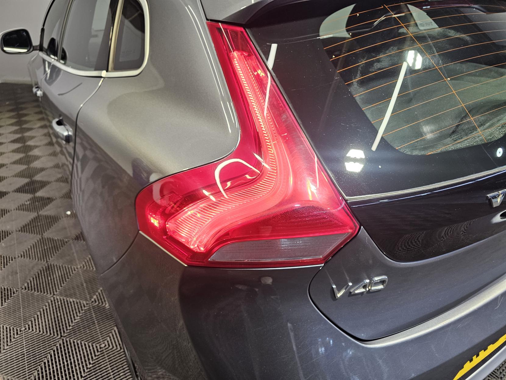 Volvo V40 2.0 D2 R-Design Nav Plus Hatchback 5dr Diesel Manual Euro 6 (s/s) (120 ps)