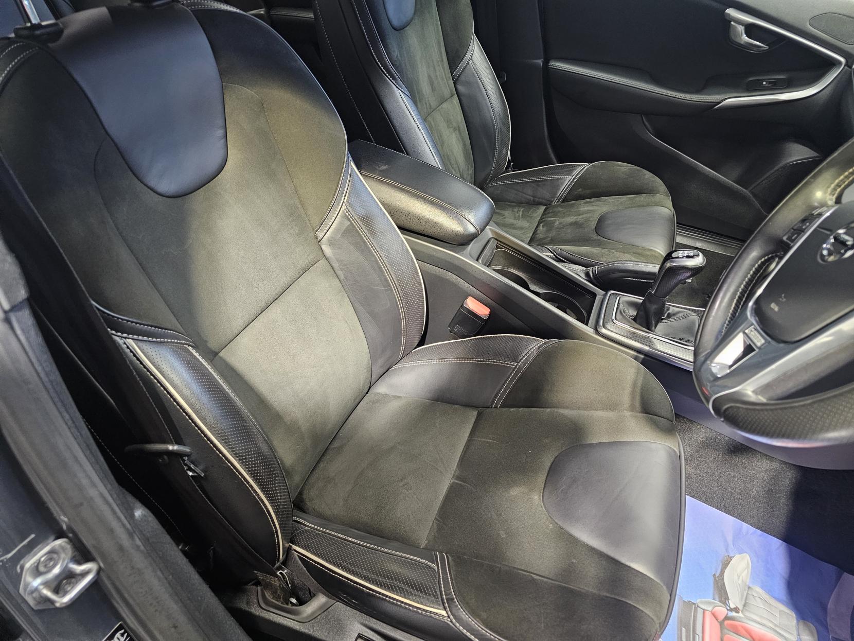 Volvo V40 2.0 D2 R-Design Nav Plus Hatchback 5dr Diesel Manual Euro 6 (s/s) (120 ps)