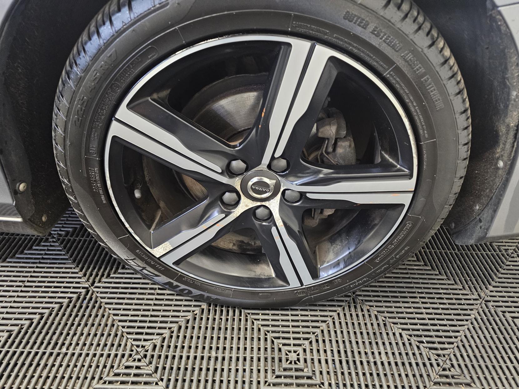 Volvo V40 2.0 D2 R-Design Nav Plus Hatchback 5dr Diesel Manual Euro 6 (s/s) (120 ps)