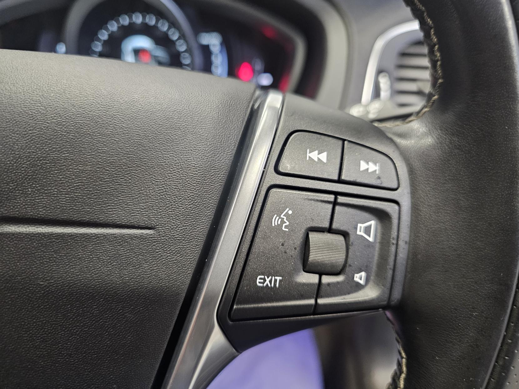 Volvo V40 2.0 D2 R-Design Nav Plus Hatchback 5dr Diesel Manual Euro 6 (s/s) (120 ps)