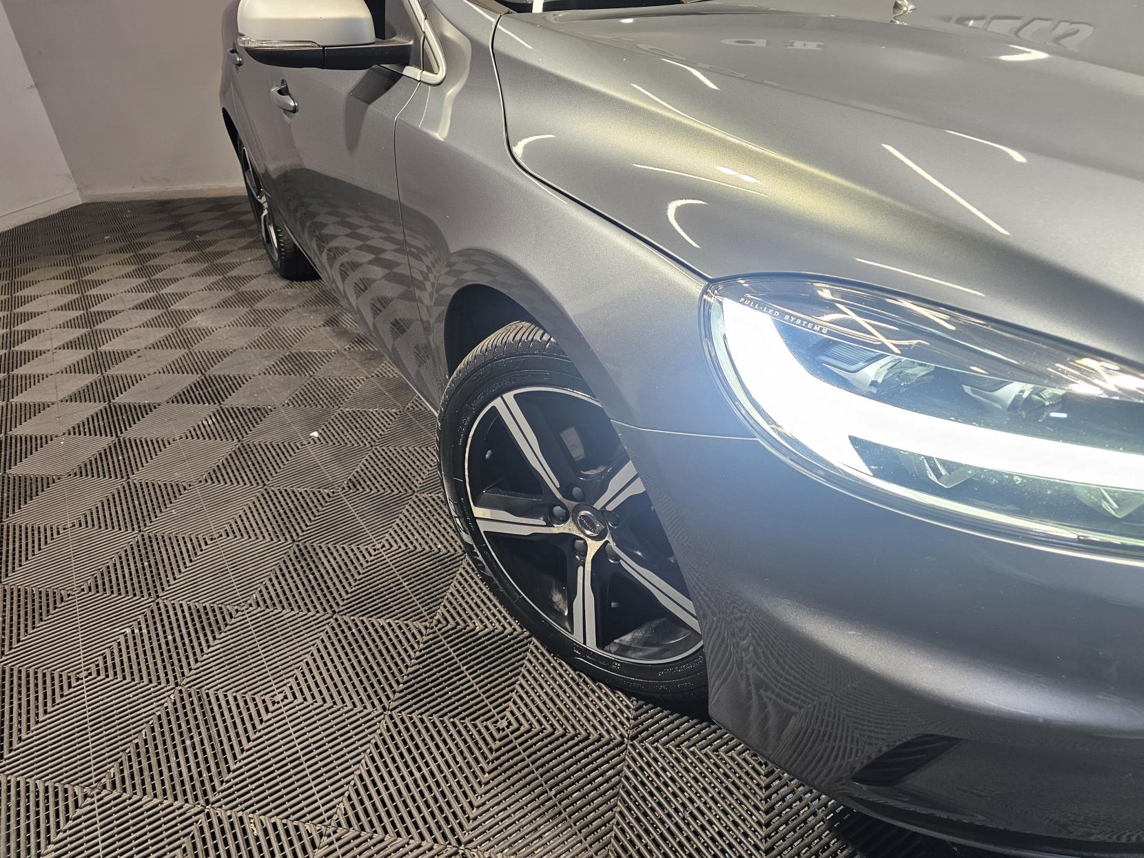 Volvo V40 2.0 D2 R-Design Nav Plus Hatchback 5dr Diesel Manual Euro 6 (s/s) (120 ps)