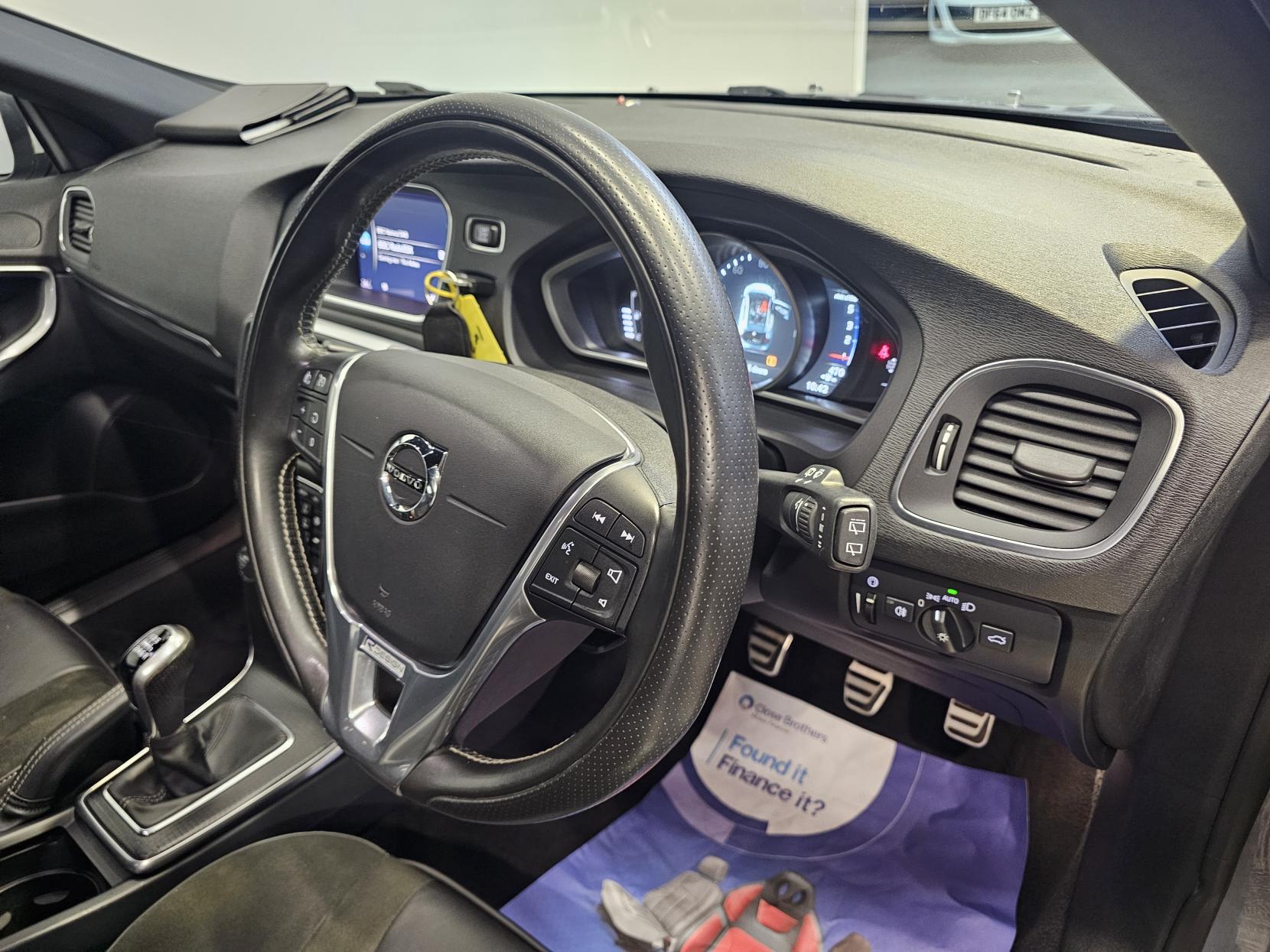 Volvo V40 2.0 D2 R-Design Nav Plus Hatchback 5dr Diesel Manual Euro 6 (s/s) (120 ps)