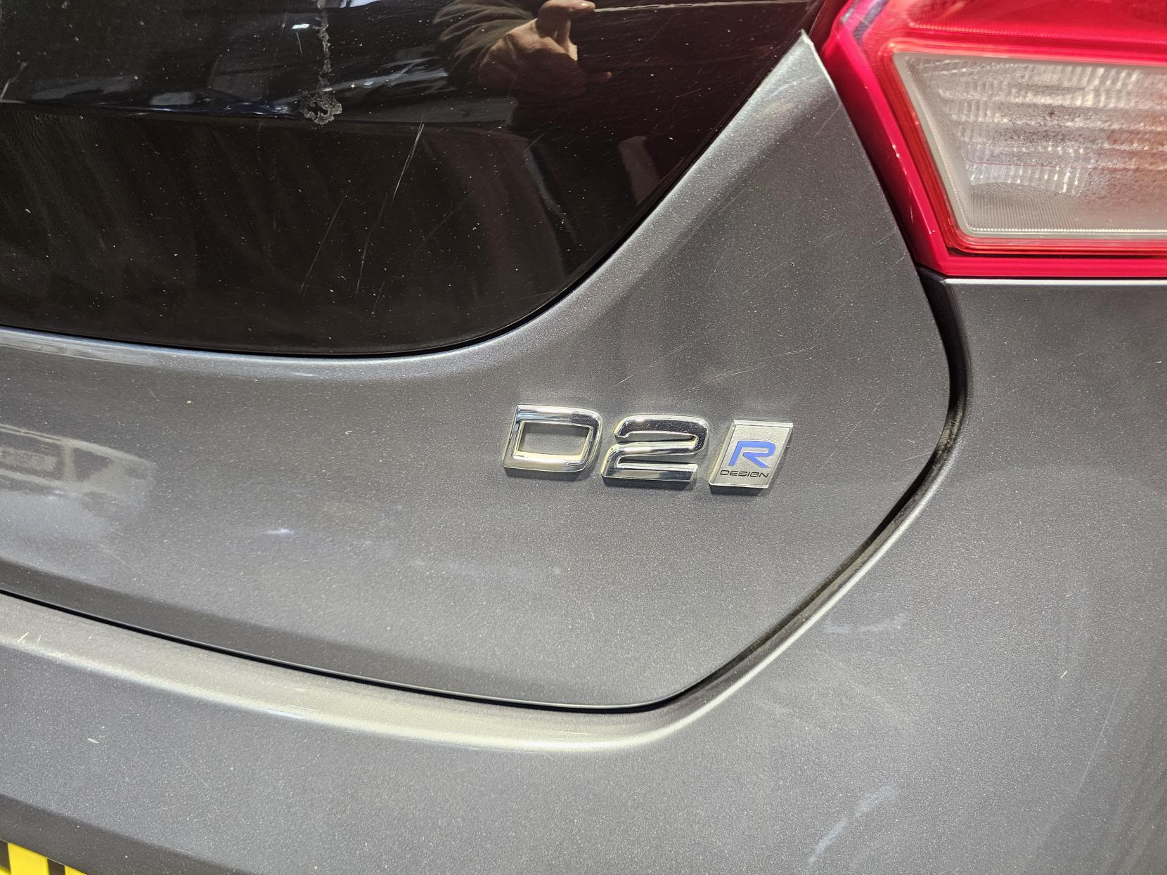 Volvo V40 2.0 D2 R-Design Nav Plus Hatchback 5dr Diesel Manual Euro 6 (s/s) (120 ps)