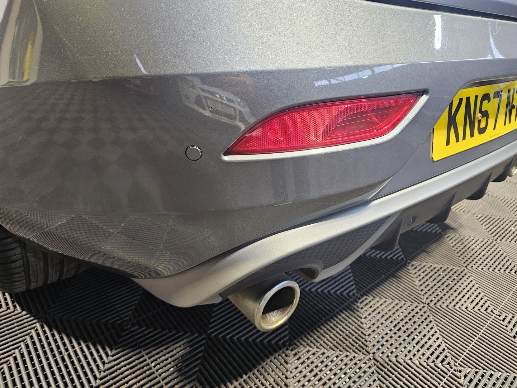 Volvo V40 2.0 D2 R-Design Nav Plus Hatchback 5dr Diesel Manual Euro 6 (s/s) (120 ps)