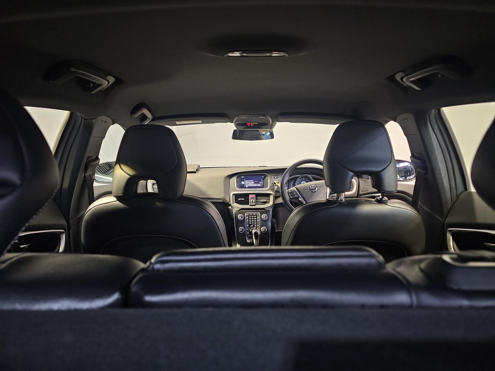 Volvo V40 2.0 D2 R-Design Nav Plus Hatchback 5dr Diesel Manual Euro 6 (s/s) (120 ps)