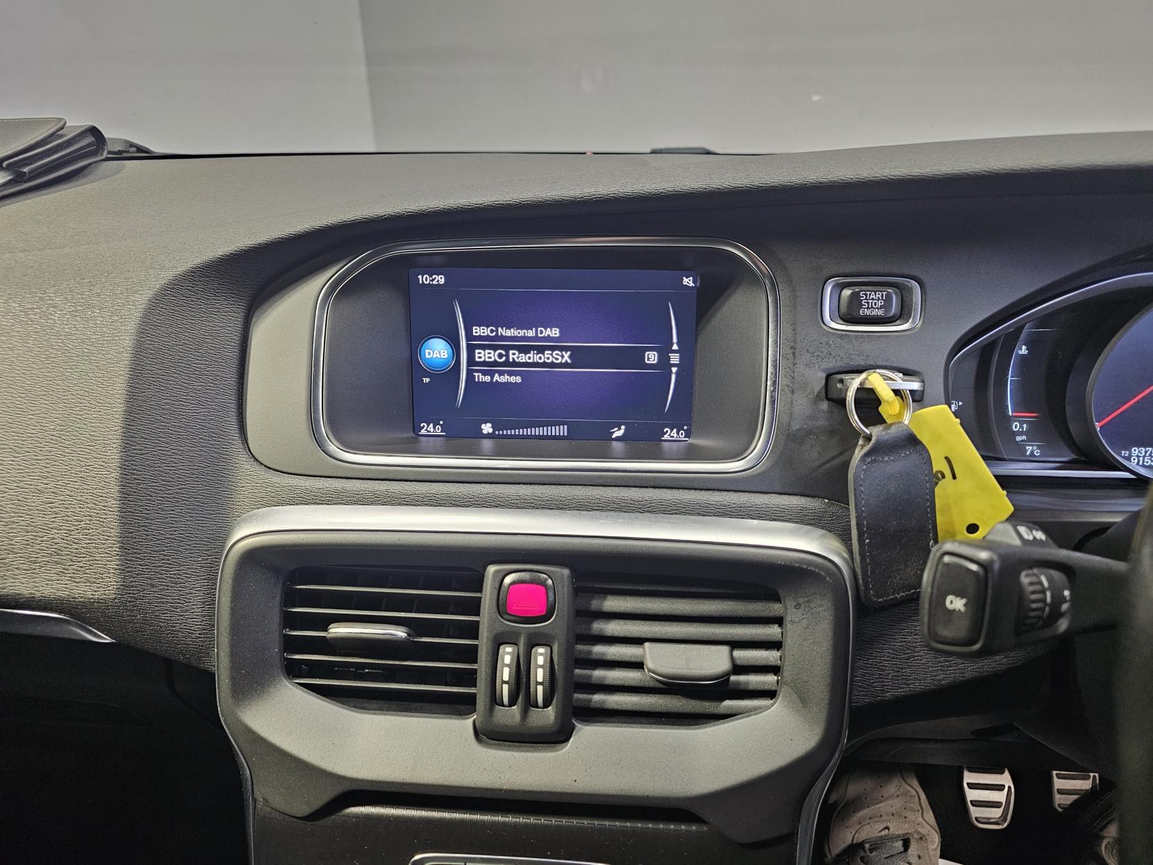 Volvo V40 2.0 D2 R-Design Nav Plus Hatchback 5dr Diesel Manual Euro 6 (s/s) (120 ps)