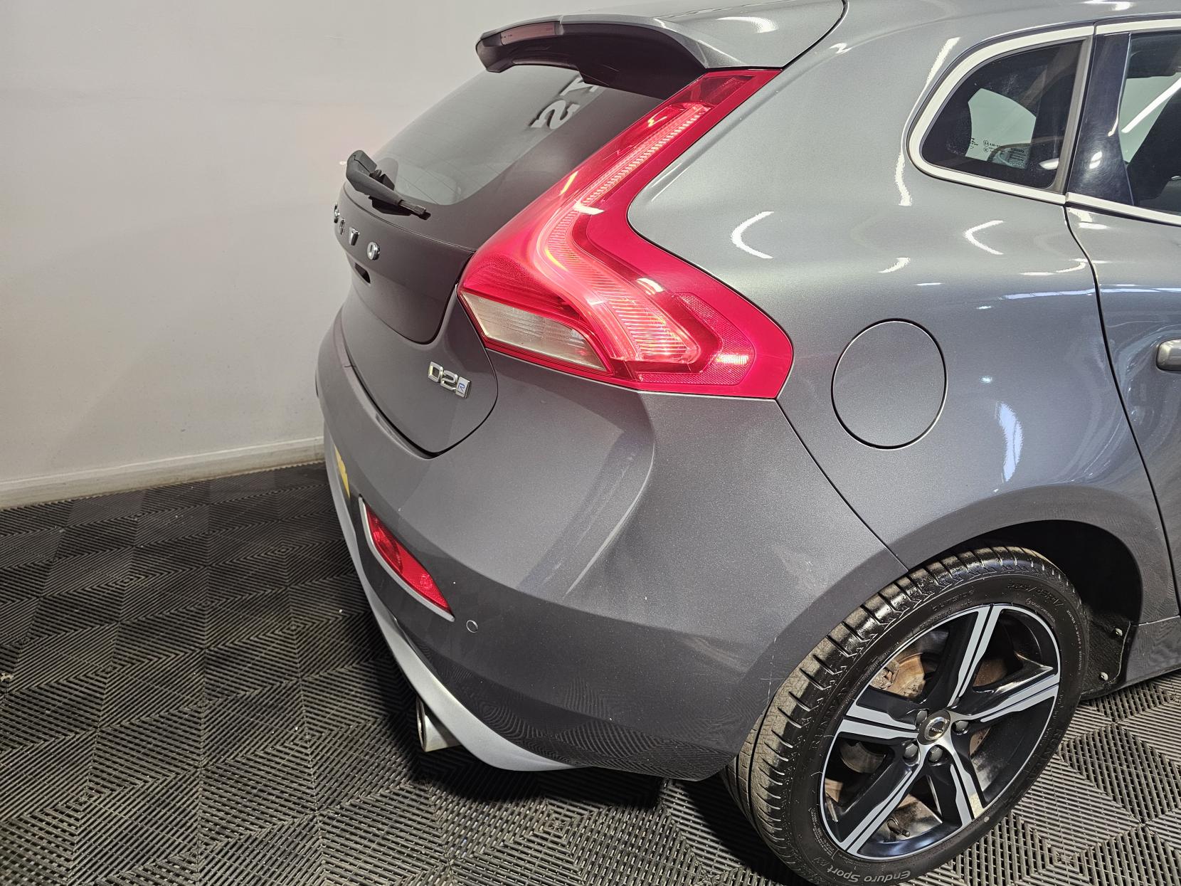 Volvo V40 2.0 D2 R-Design Nav Plus Hatchback 5dr Diesel Manual Euro 6 (s/s) (120 ps)