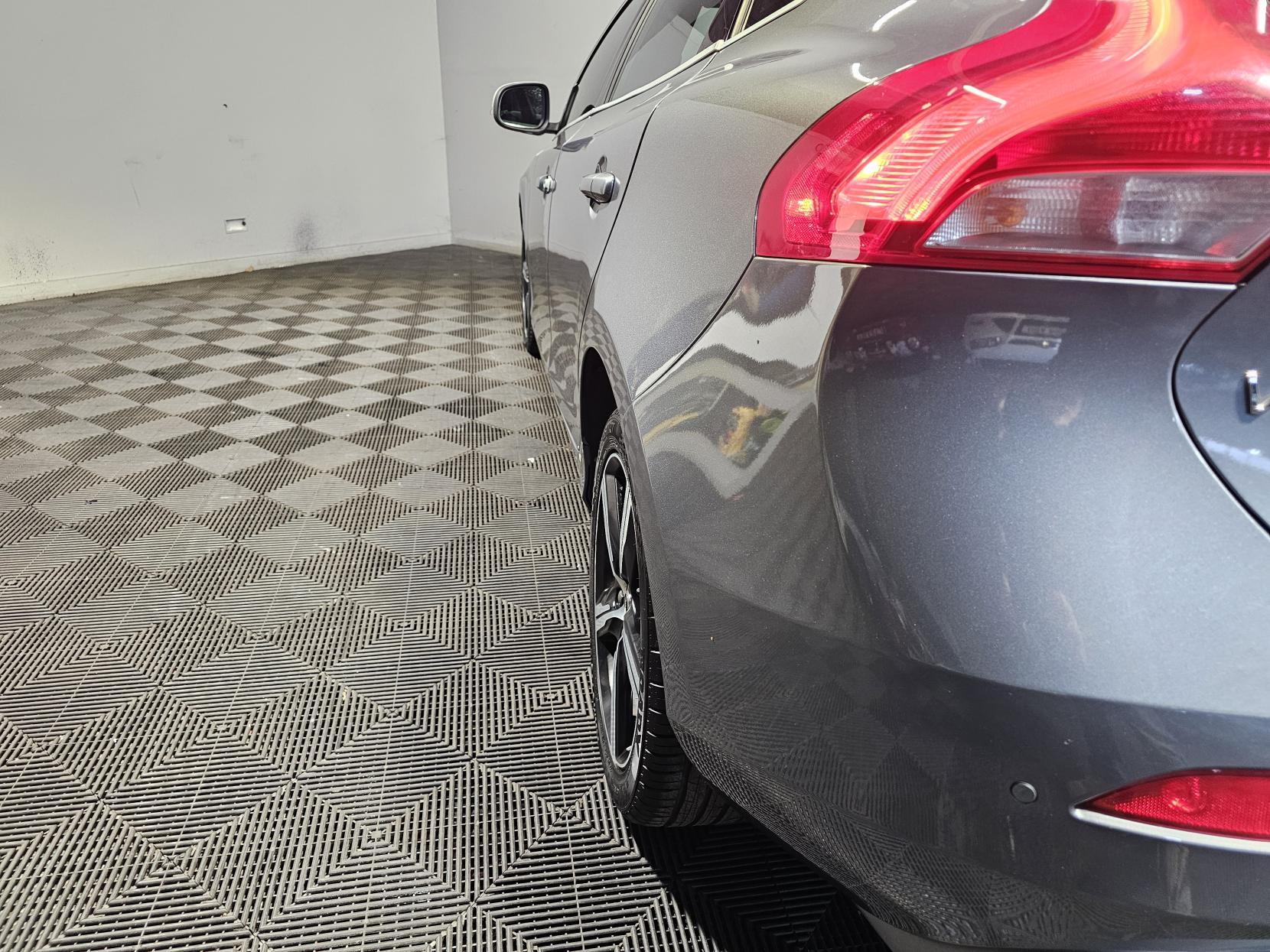 Volvo V40 2.0 D2 R-Design Nav Plus Hatchback 5dr Diesel Manual Euro 6 (s/s) (120 ps)