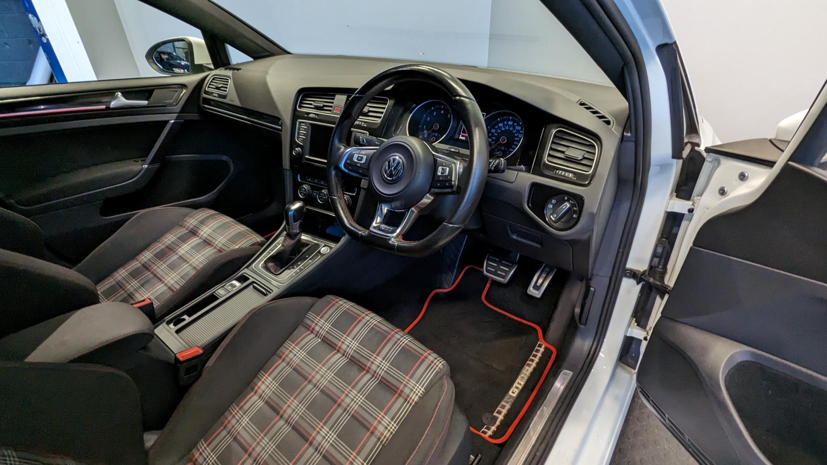 Volkswagen Golf 2.0 TSI BlueMotion Tech GTI Hatchback 5dr Petrol DSG Euro 6 (s/s) (220 ps)