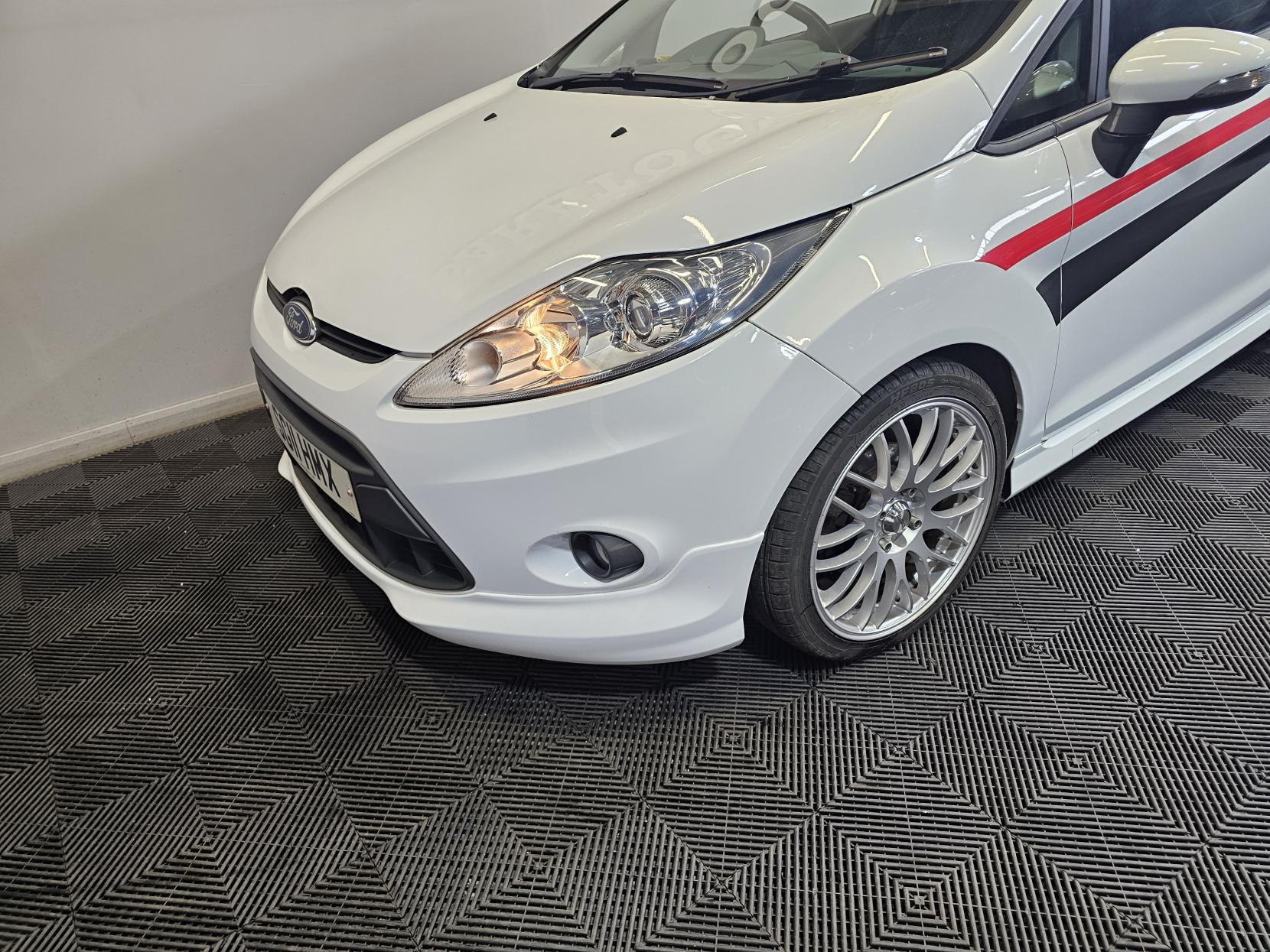 Ford Fiesta 1.6 Zetec S Hatchback 3dr Petrol Manual (134 g/km, 118 bhp)