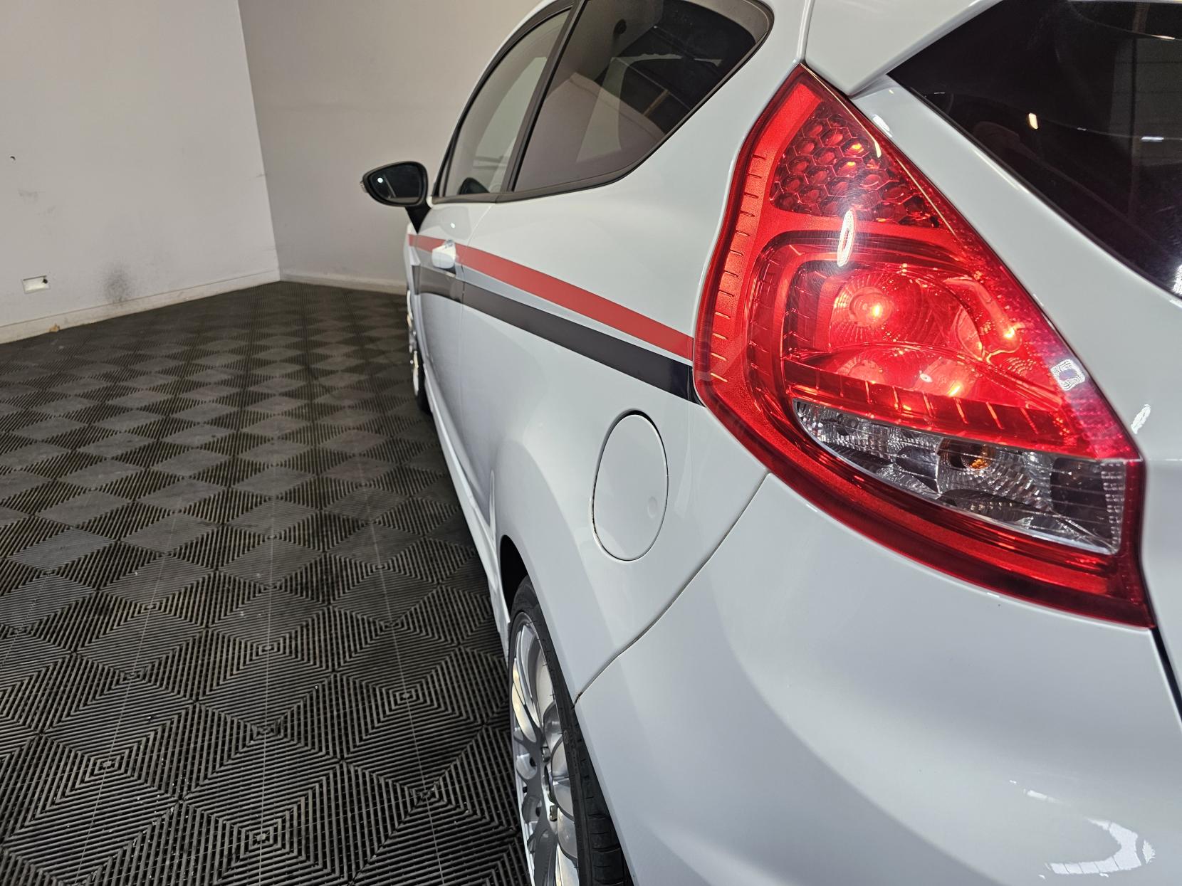 Ford Fiesta 1.6 Zetec S Hatchback 3dr Petrol Manual (134 g/km, 118 bhp)