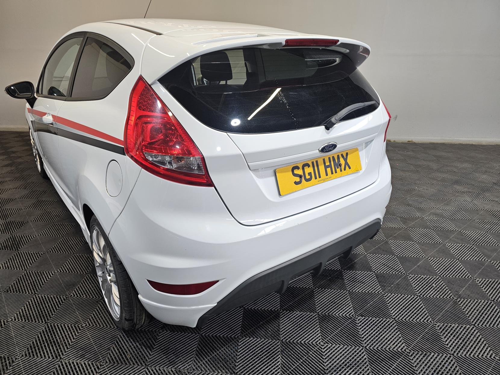 Ford Fiesta 1.6 Zetec S Hatchback 3dr Petrol Manual (134 g/km, 118 bhp)