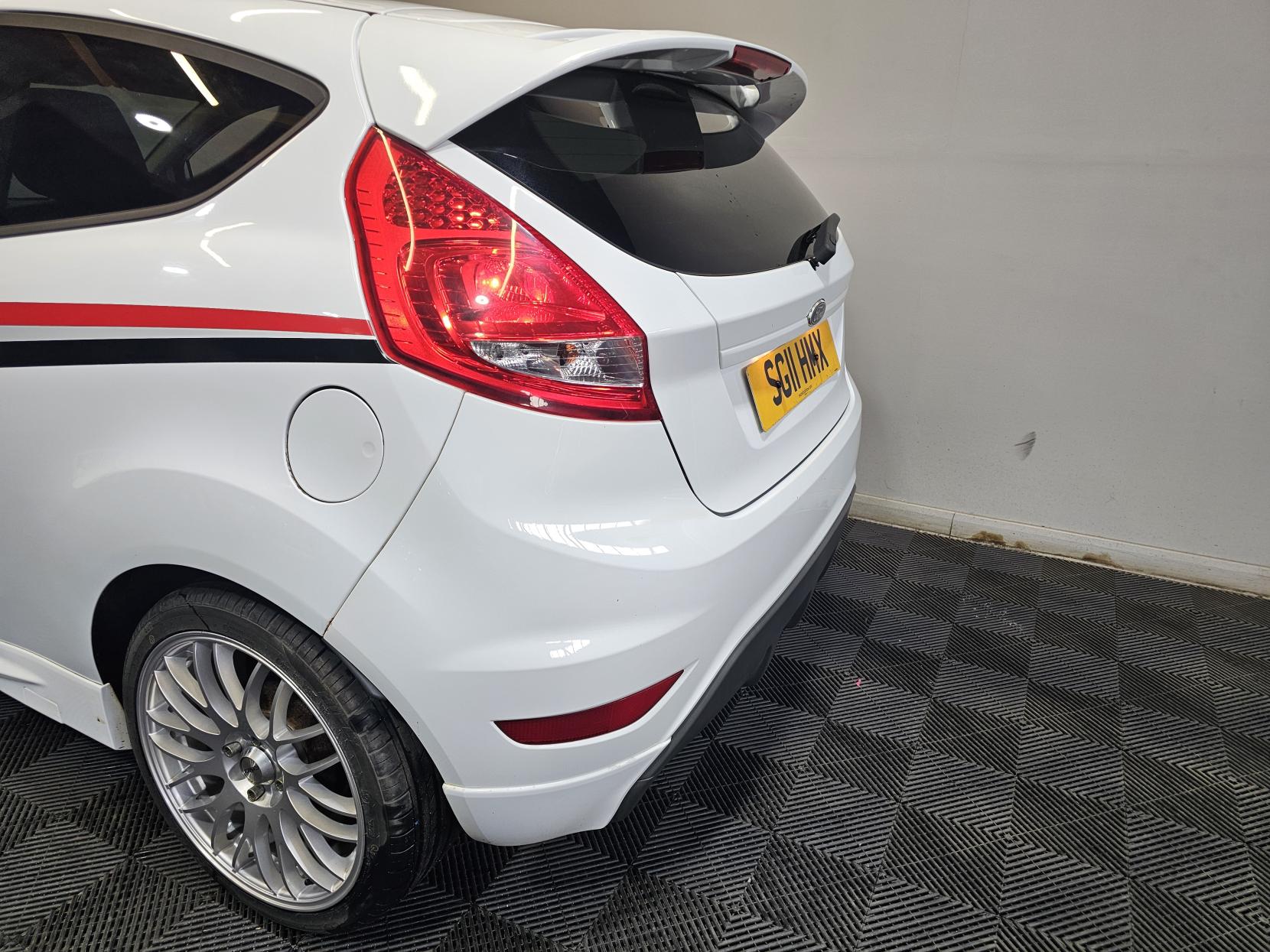 Ford Fiesta 1.6 Zetec S Hatchback 3dr Petrol Manual (134 g/km, 118 bhp)