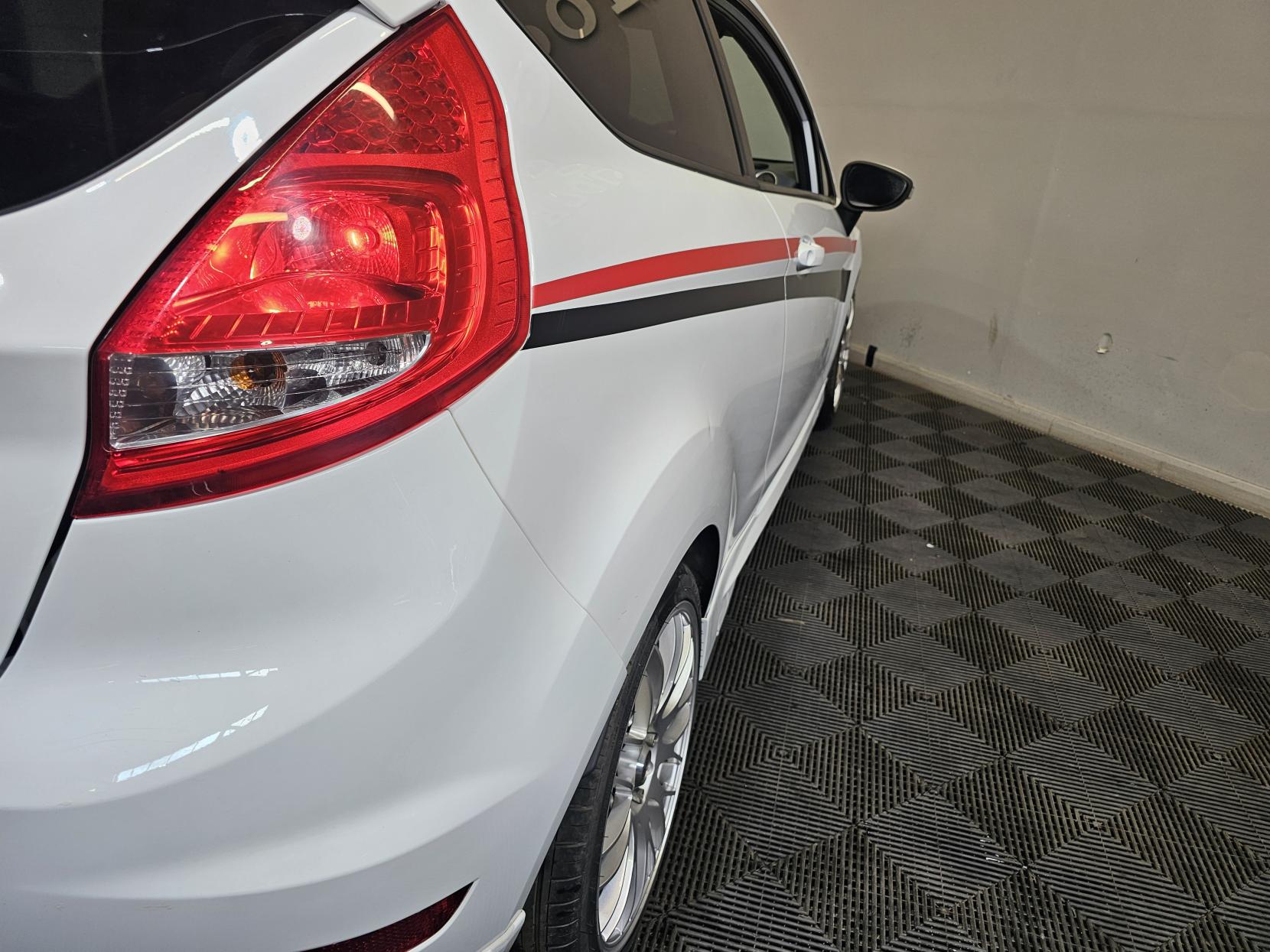 Ford Fiesta 1.6 Zetec S Hatchback 3dr Petrol Manual (134 g/km, 118 bhp)
