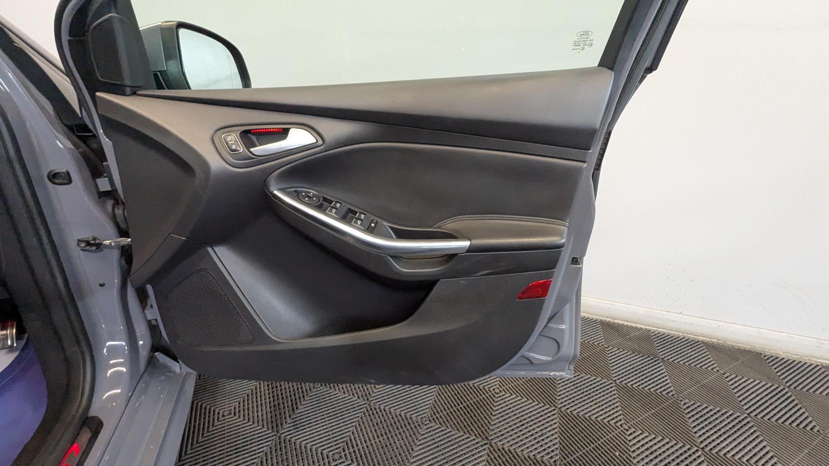 Ford Focus 2.0 TDCi ST-3 Hatchback 5dr Diesel Manual Euro 6 (s/s) (185 ps)