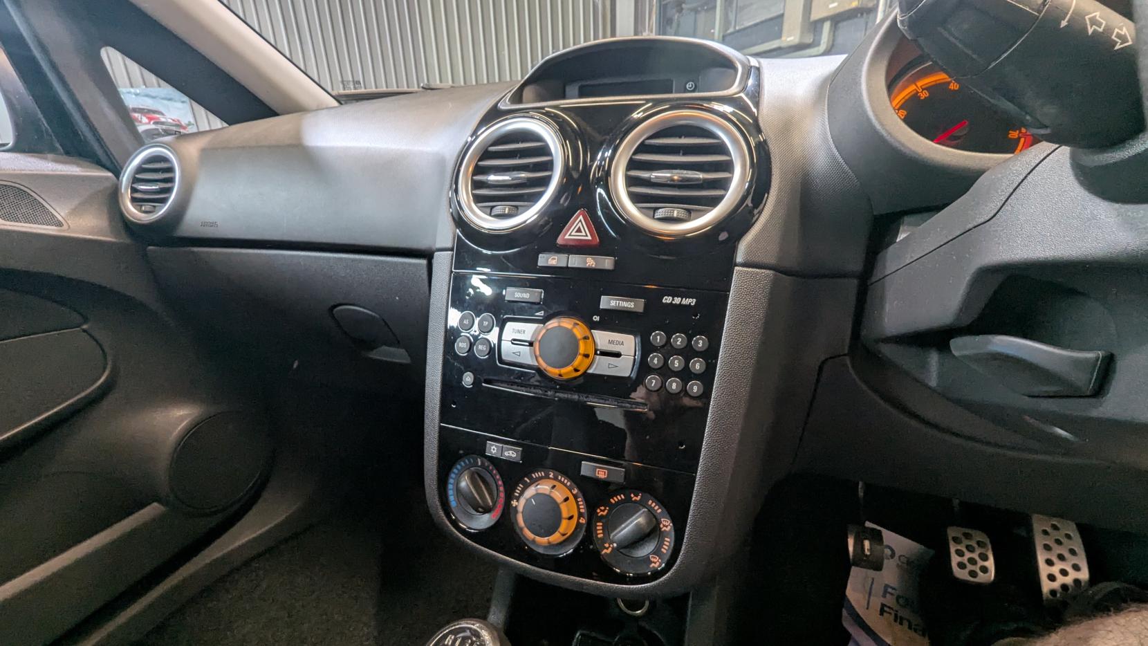 Vauxhall Corsa 1.2 16V Limited Edition Hatchback 3dr Petrol Manual Euro 5 (85 ps)