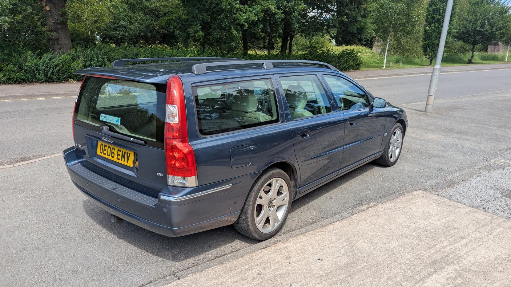 Volvo V70 2.4 D5 SE Estate 5dr Diesel Automatic (215 g/km, 185 bhp)