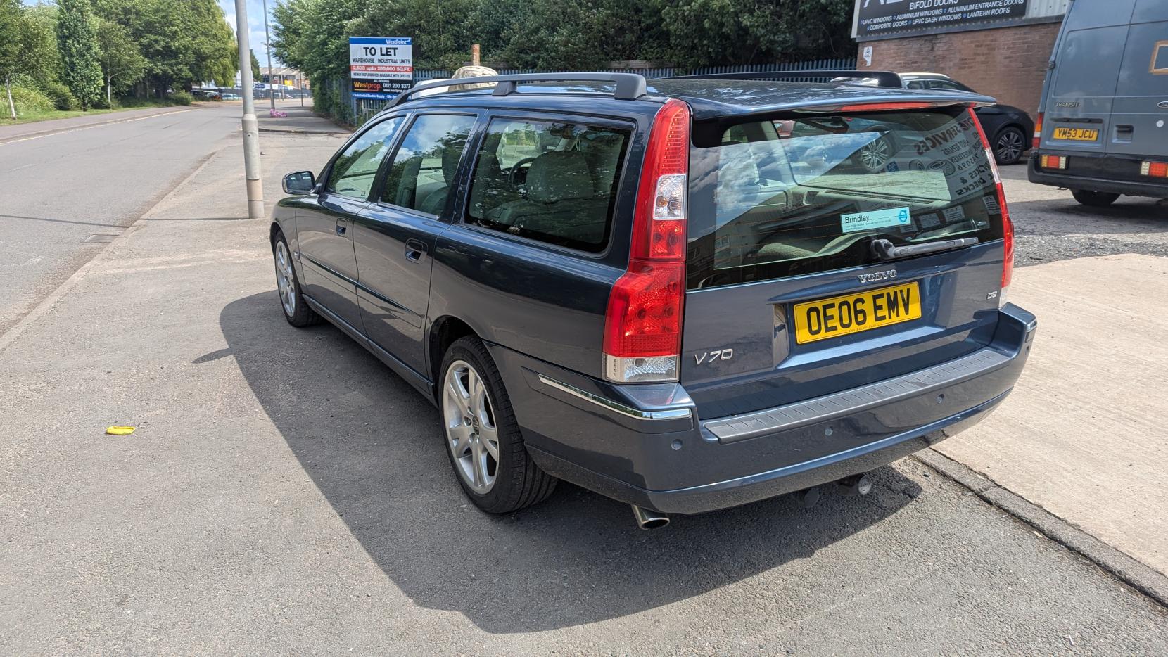 Volvo V70 2.4 D5 SE Estate 5dr Diesel Automatic (215 g/km, 185 bhp)