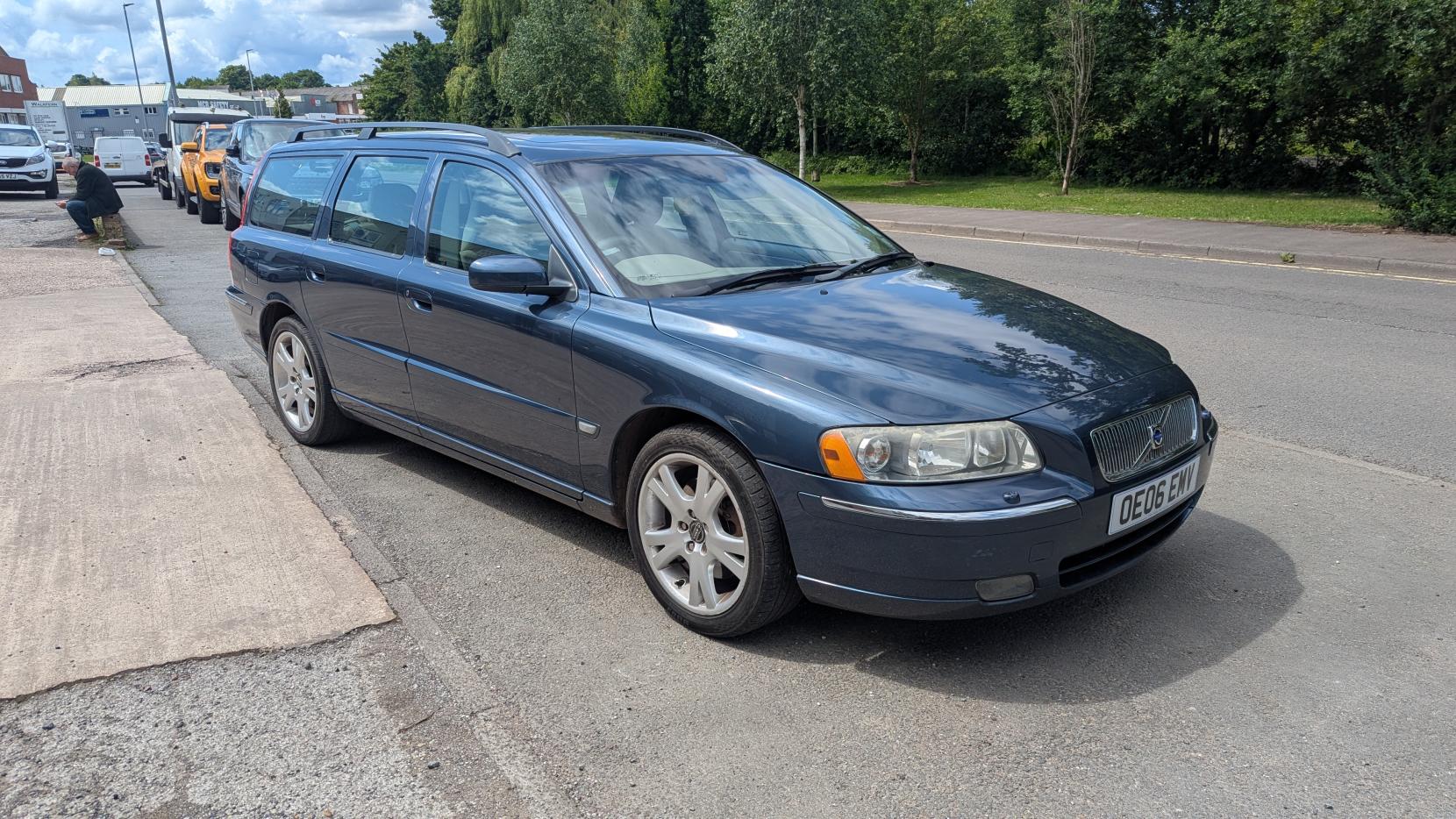 Volvo V70 2.4 D5 SE Estate 5dr Diesel Automatic (215 g/km, 185 bhp)