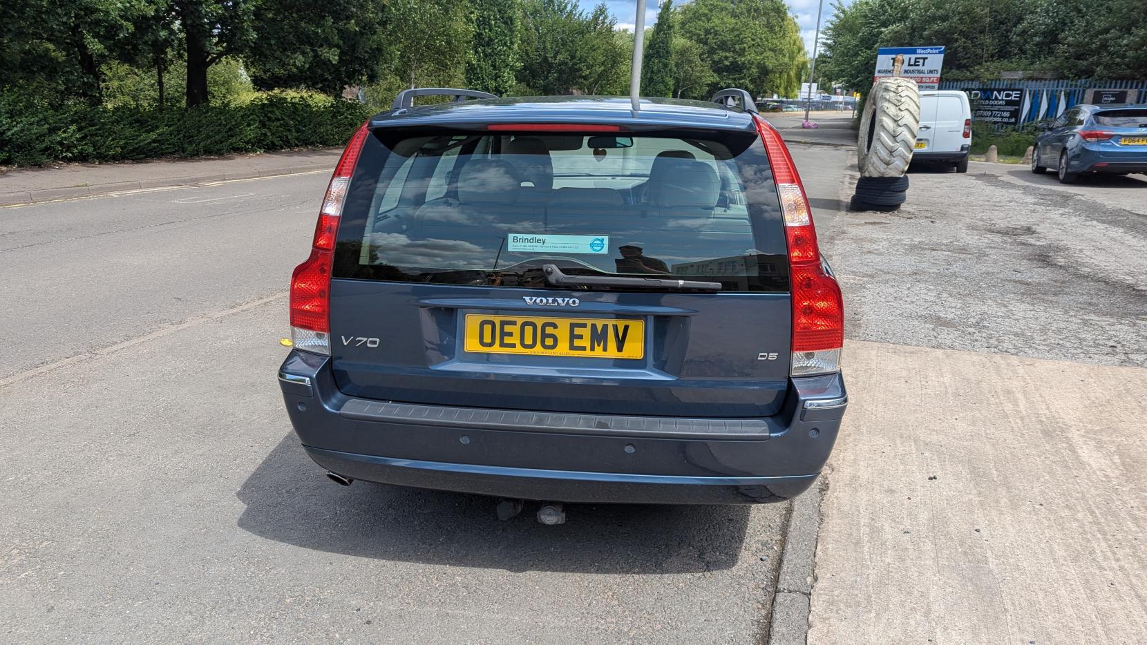Volvo V70 2.4 D5 SE Estate 5dr Diesel Automatic (215 g/km, 185 bhp)