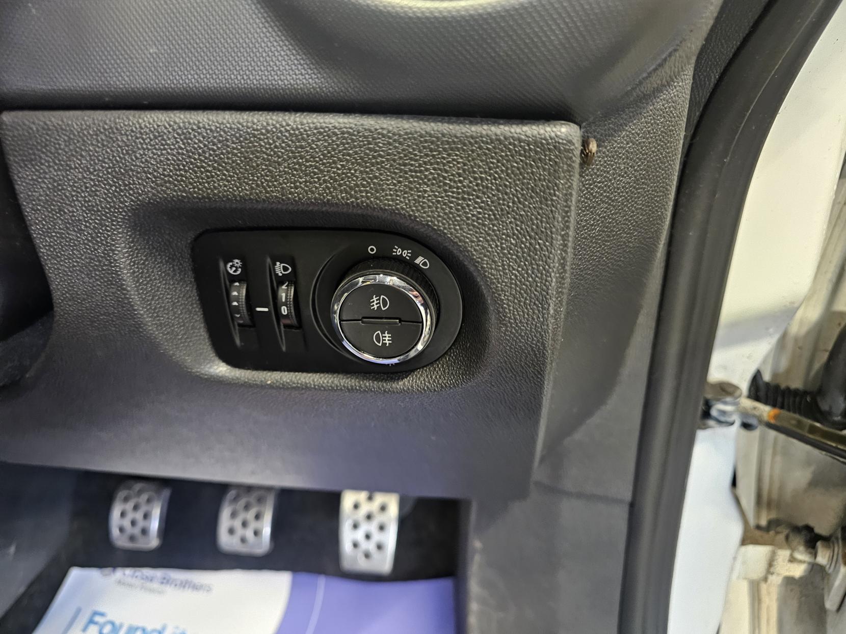 Vauxhall Corsa 1.2 16V Limited Edition Hatchback 3dr Petrol Manual Euro 5 (85 ps)