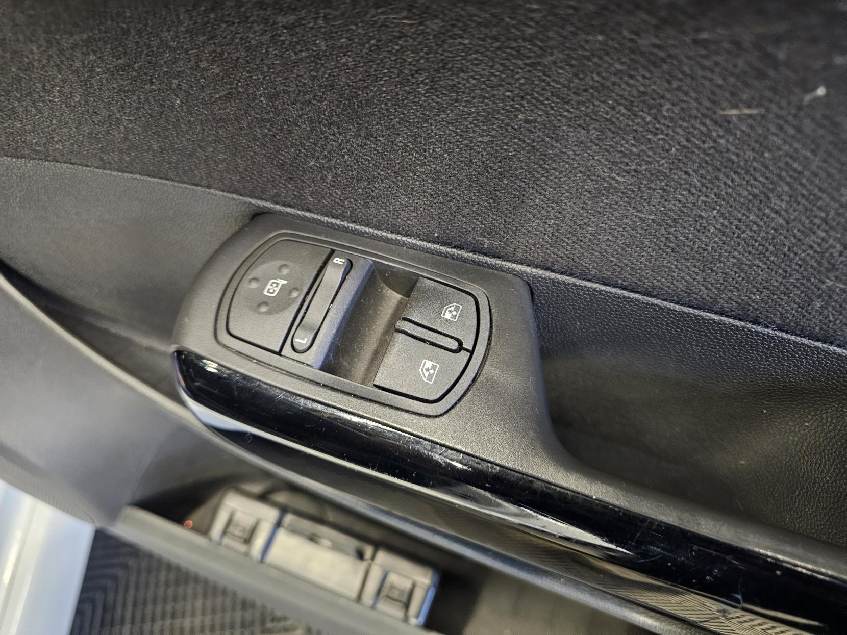 Vauxhall Corsa 1.2 16V Limited Edition Hatchback 3dr Petrol Manual Euro 5 (85 ps)