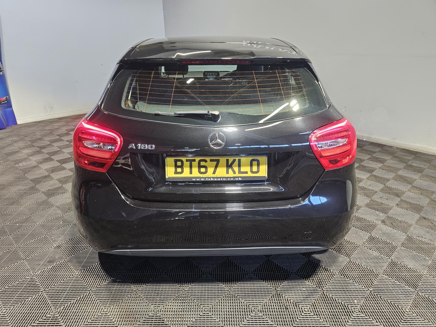 Mercedes-Benz A Class 1.6 A180 SE Hatchback 5dr Petrol Manual Euro 6 (s/s) (122 ps)