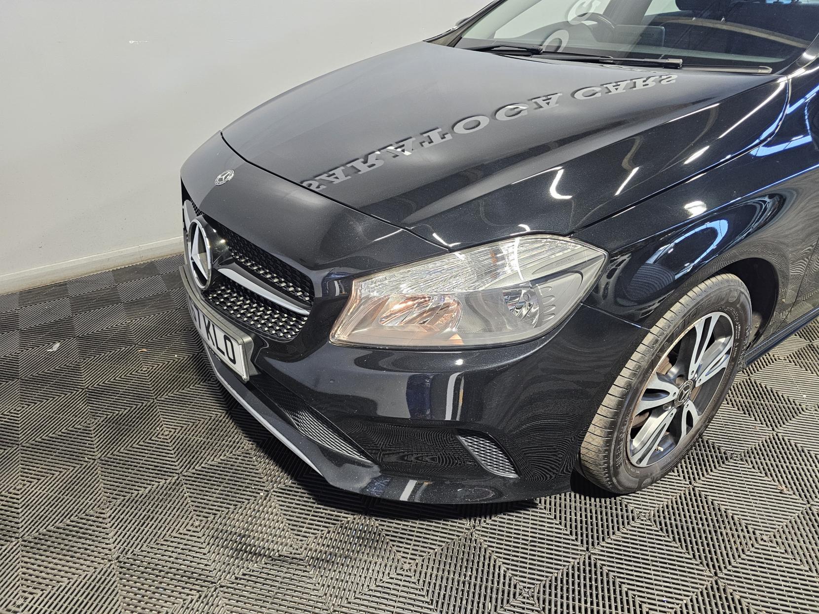 Mercedes-Benz A Class 1.6 A180 SE Hatchback 5dr Petrol Manual Euro 6 (s/s) (122 ps)