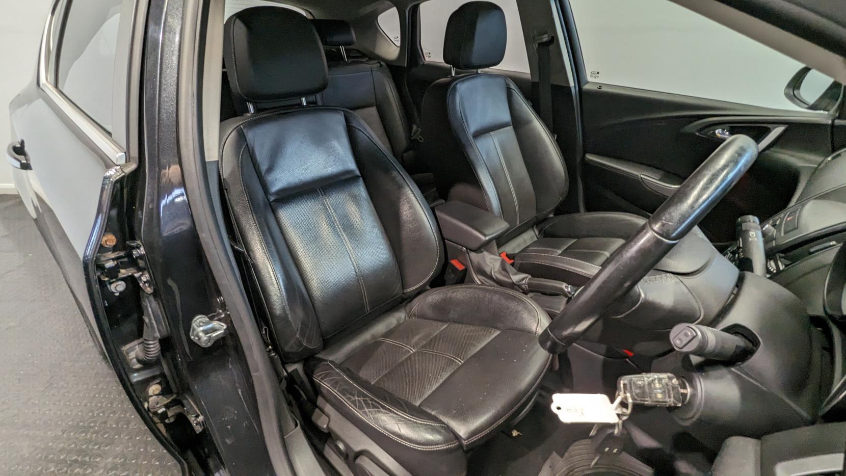Vauxhall Astra 1.6 16v Elite Hatchback 5dr Petrol Manual Euro 5 (115 ps)